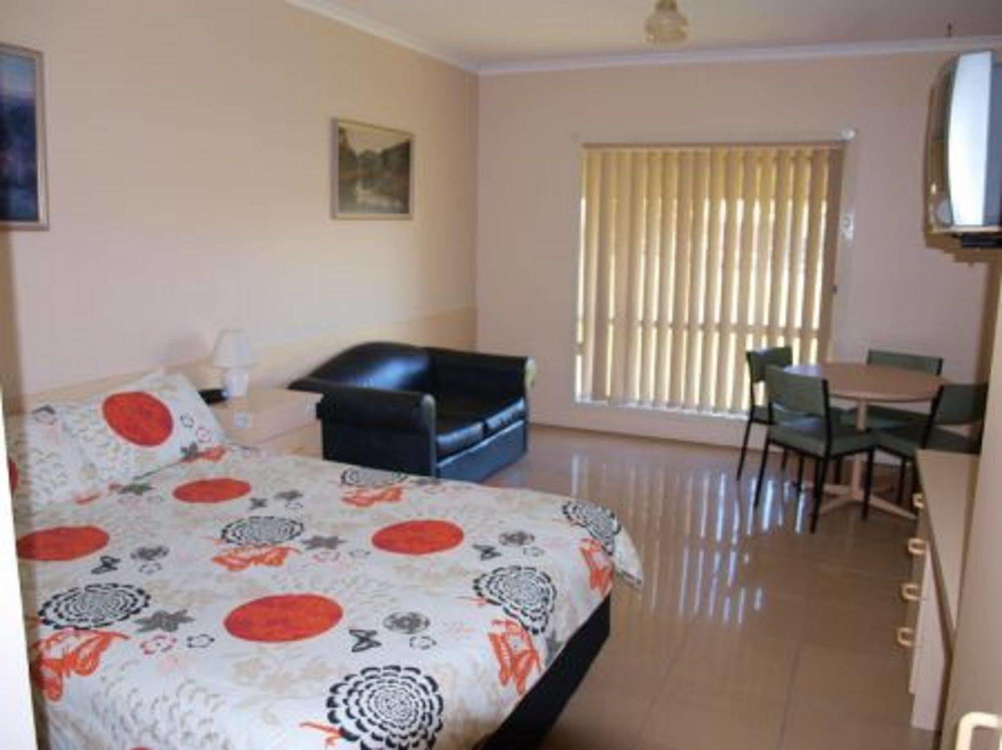 Sandhurst Motel Carrum Downs Екстериор снимка